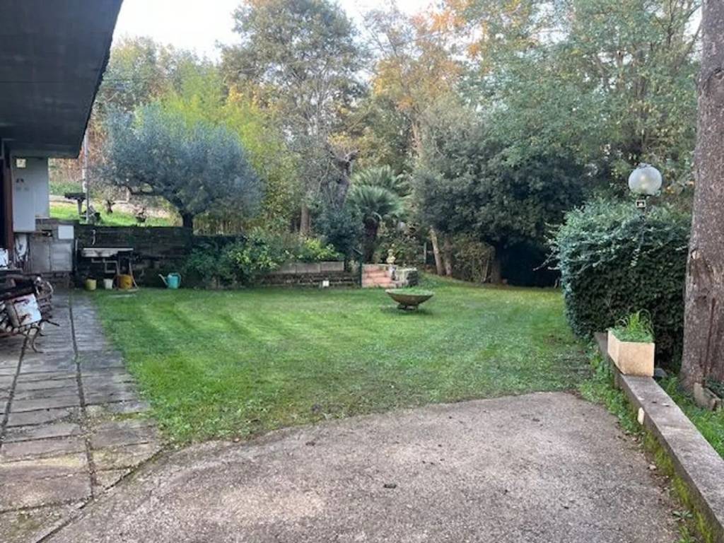Villa a Vejano in Strada Provinciale 493 S.N.C. - Foto 2