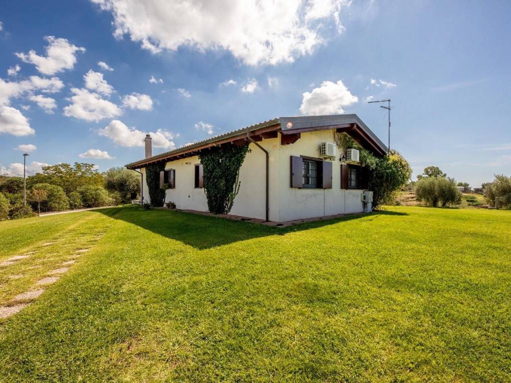 Villa a Aprilia in Via Torre Bruna - Foto 4