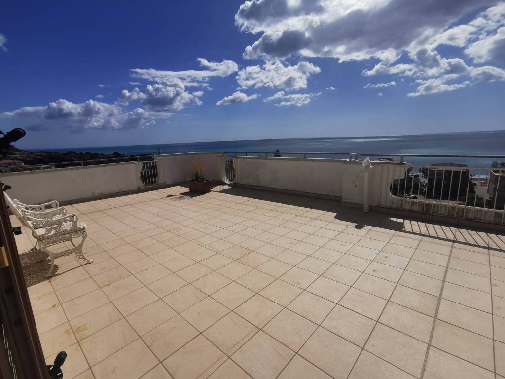 Attico / mansarda a Montepaone in Via Fratelli Bandiera - Foto 2