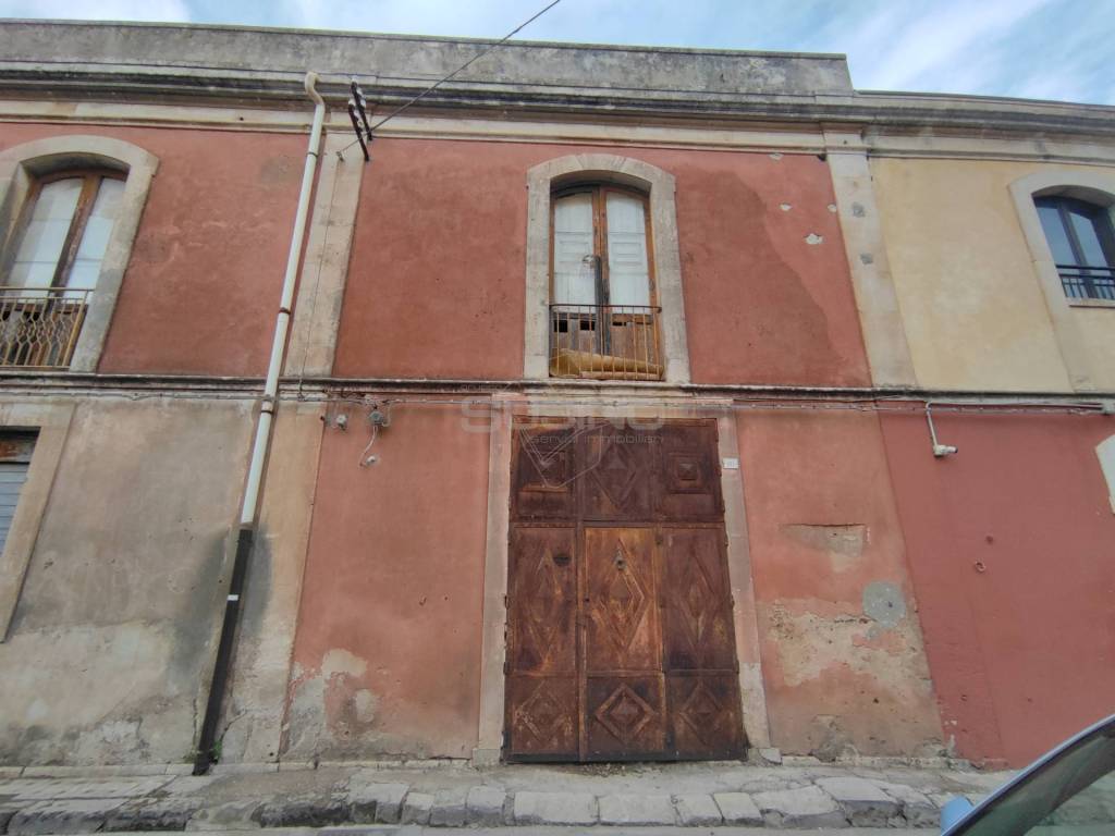 Casa indipendente a Floridia in VIA FRANCESCO CRISPI, 147 - Foto 3
