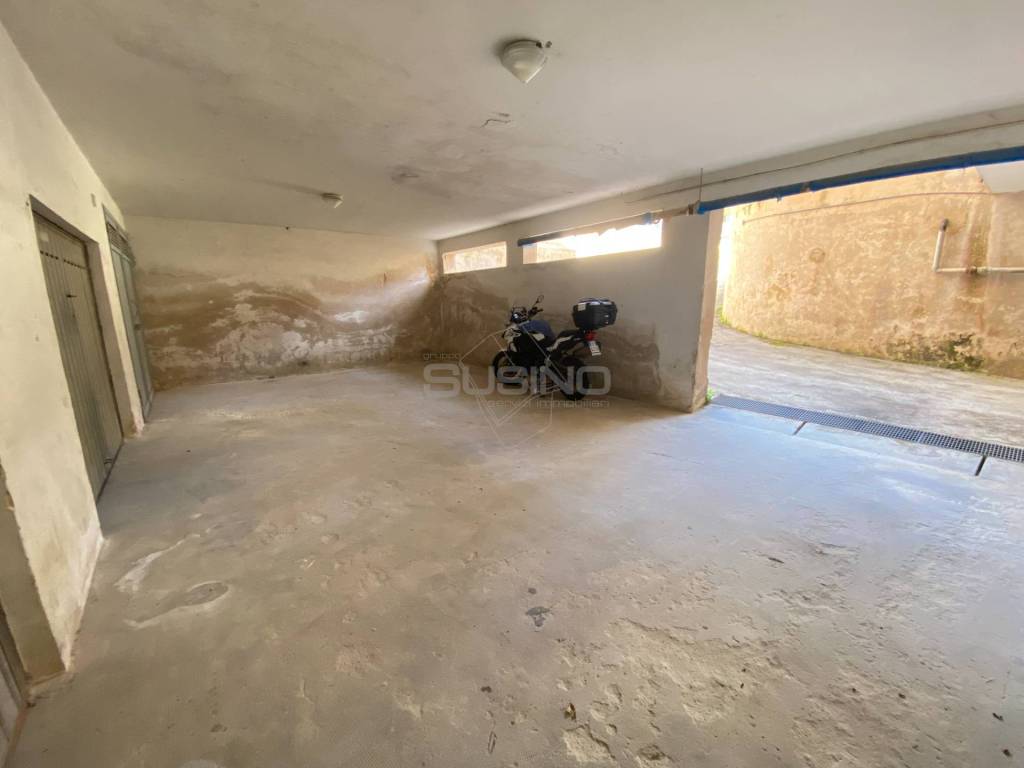 Box / garage a Siracusa in VIA DELL'OLIMPIADE - Foto 4