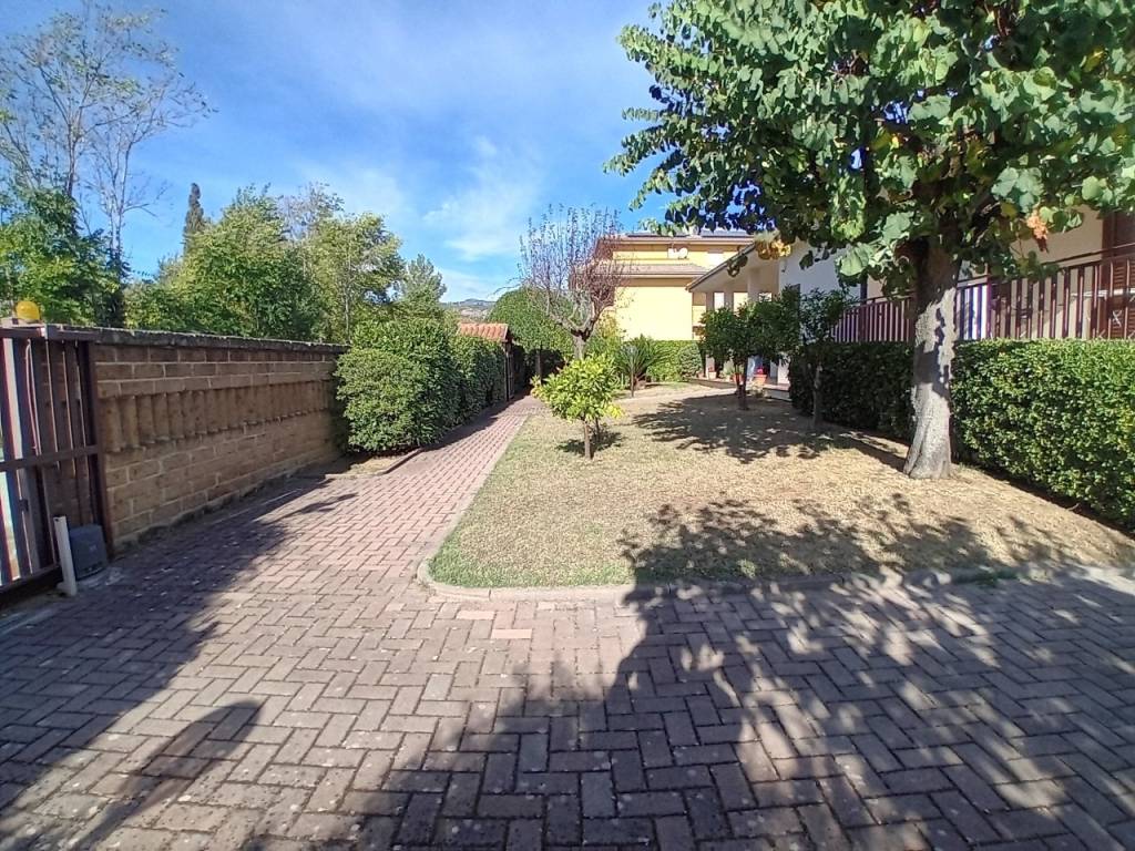 Villa a Bolognano in Via Fiume Orta, 6 - Foto 3