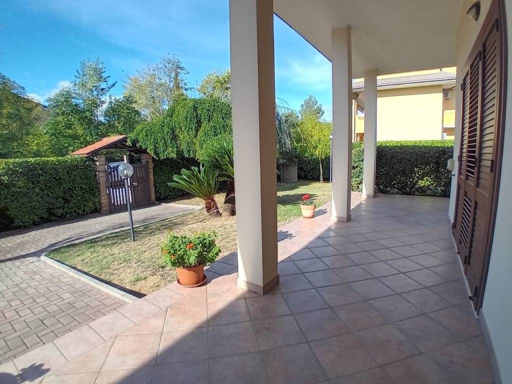 Villa a Bolognano in Via Fiume Orta, 6 - Foto 5