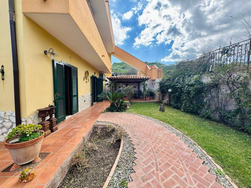 Villa a Crotone in Viale Magna Grecia - Foto 3