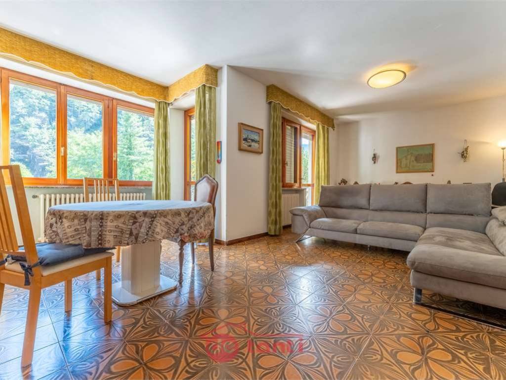 Appartamento a Chiavenna in Nucleo Abitato Campedello - Foto 1