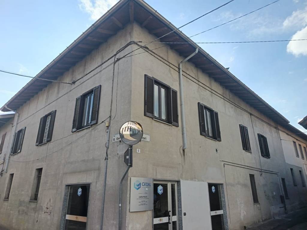 Appartamento a Cardano al campo in Via Giuseppe Garibaldi, 24 - Foto 2