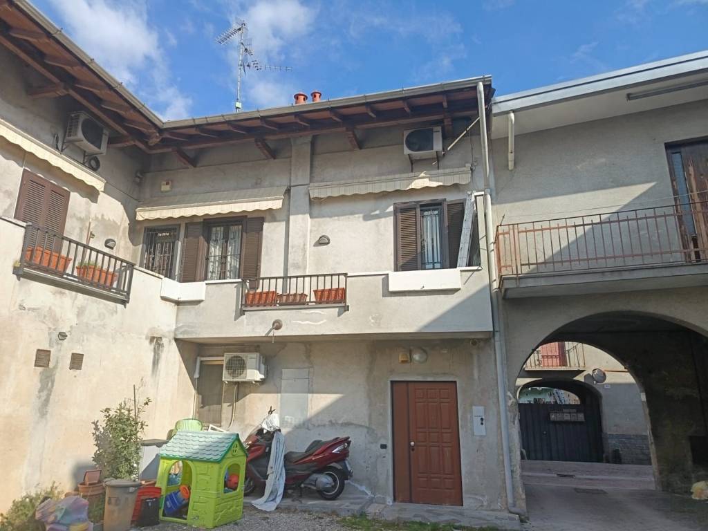 Appartamento a Cardano al campo in Via Giuseppe Garibaldi, 24 - Foto 3