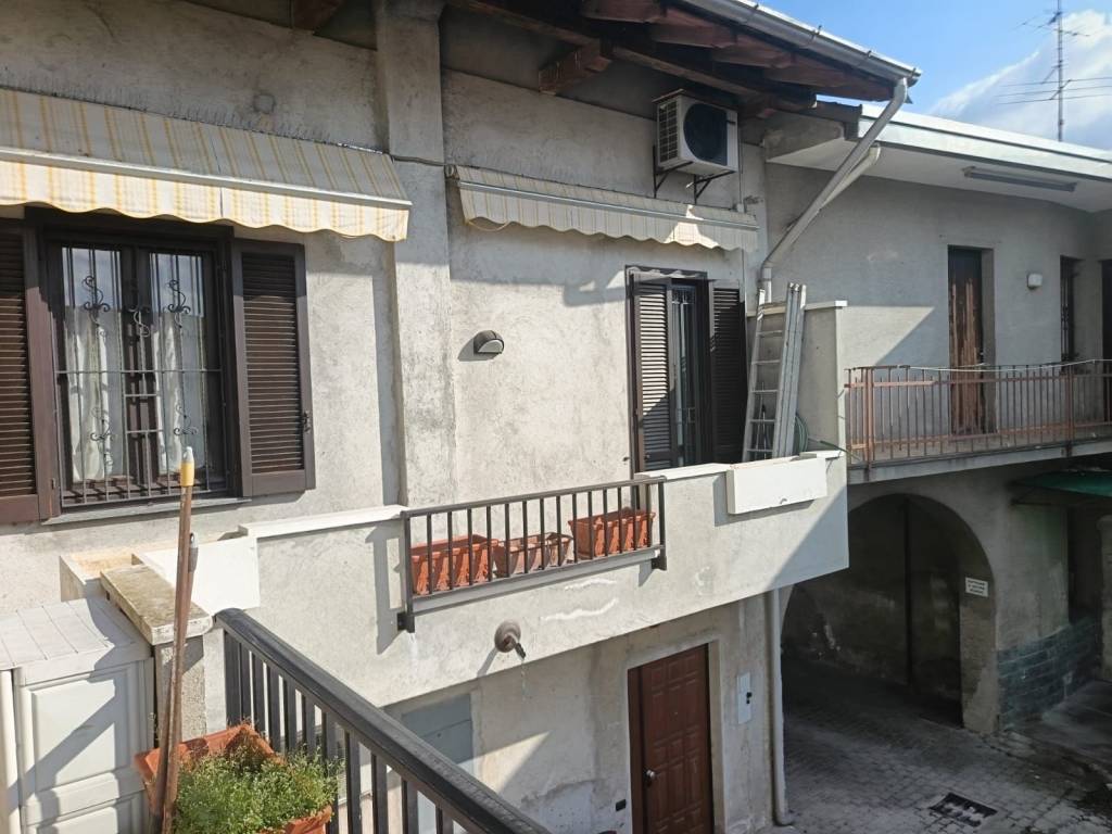 Appartamento a Cardano al campo in Via Giuseppe Garibaldi, 24 - Foto 4