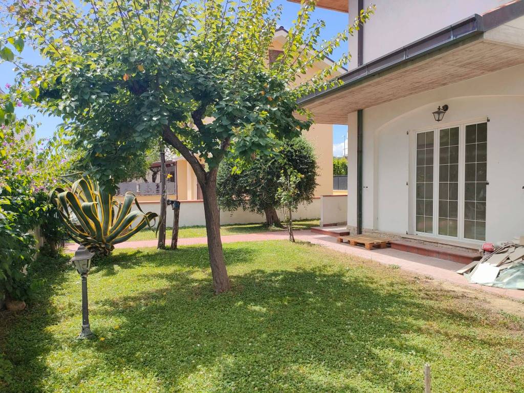 Villa a Tortoreto in Via Corradino d'Ascanio, 22 - Foto 2