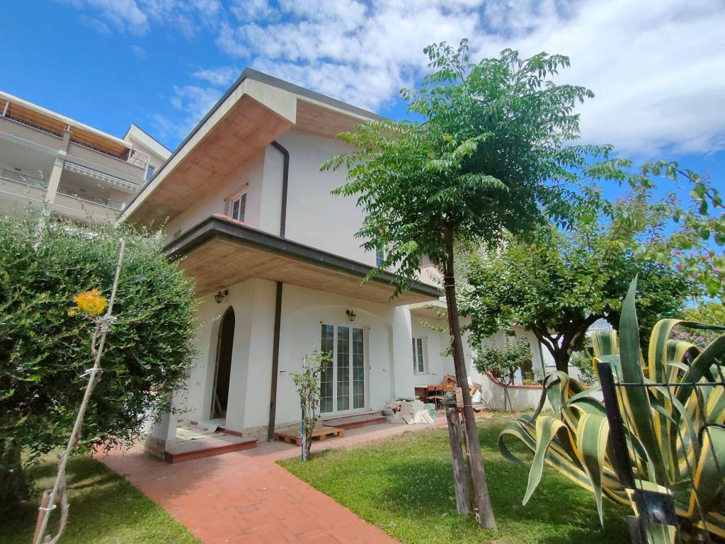 Villa a Tortoreto in Via Corradino d'Ascanio, 22 - Foto 3