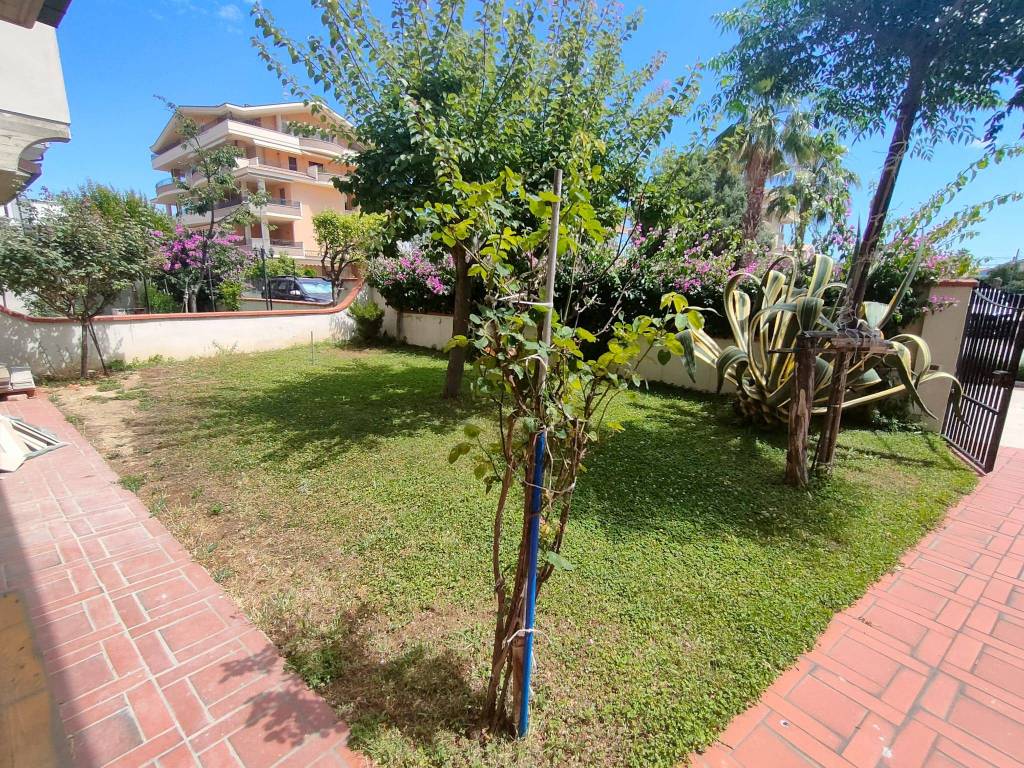 Villa a Tortoreto in Via Corradino d'Ascanio, 22 - Foto 5