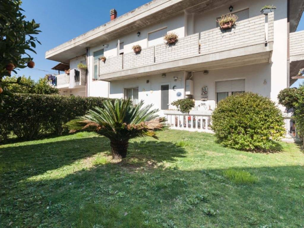 Casa indipendente a Roseto degli abruzzi in Via Defense, 34 - Foto 1