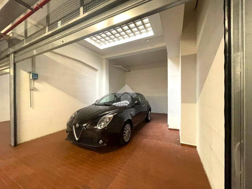 Box / garage a Firenze in Via di Novoli, 77 - Foto 2