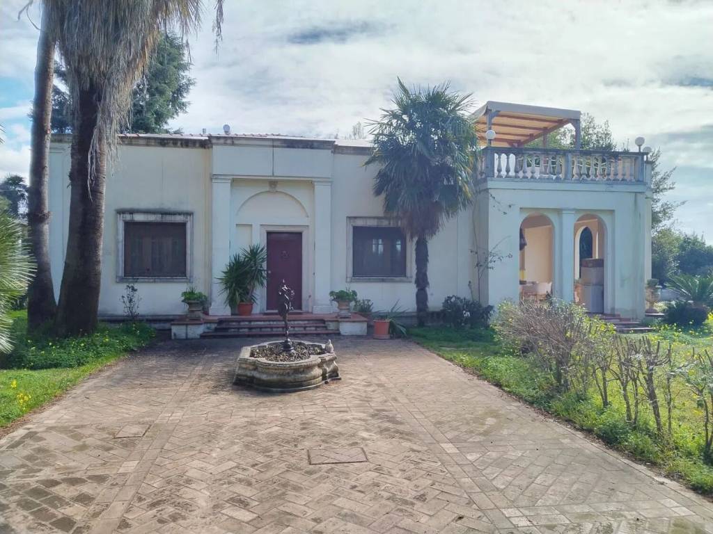 Villa a Lamezia terme in Via Talete S.N.C. - Foto 2