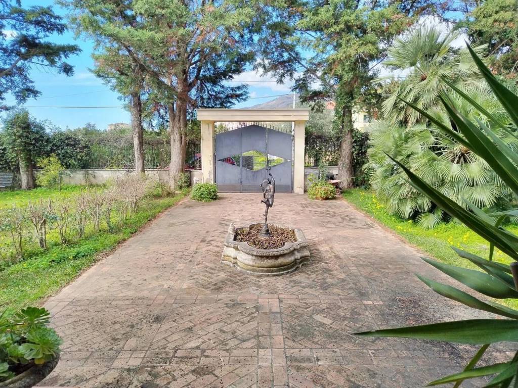 Villa a Lamezia terme in Via Talete S.N.C. - Foto 4