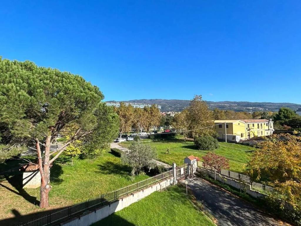 Appartamento a Lamezia terme in Via Sen. Arturo Perugini S.N.C. - Foto 2