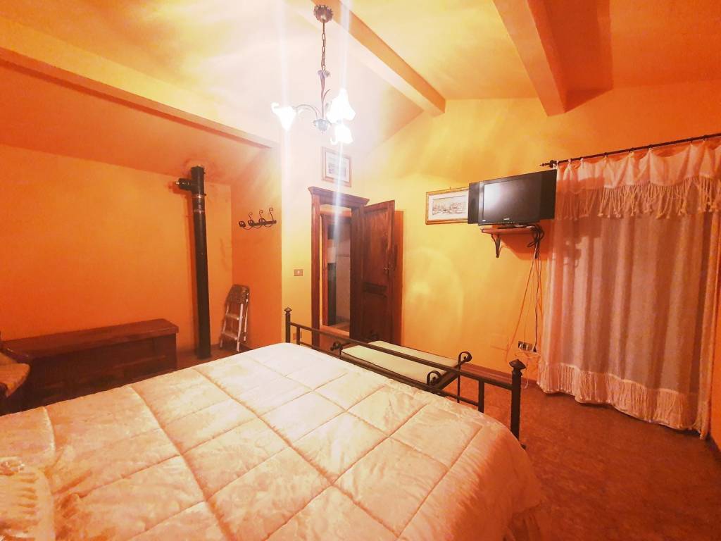 Rustico / casale a Sorano in Borgo Casa Ristrutturata + Giardino S.N.C. - - Foto 4