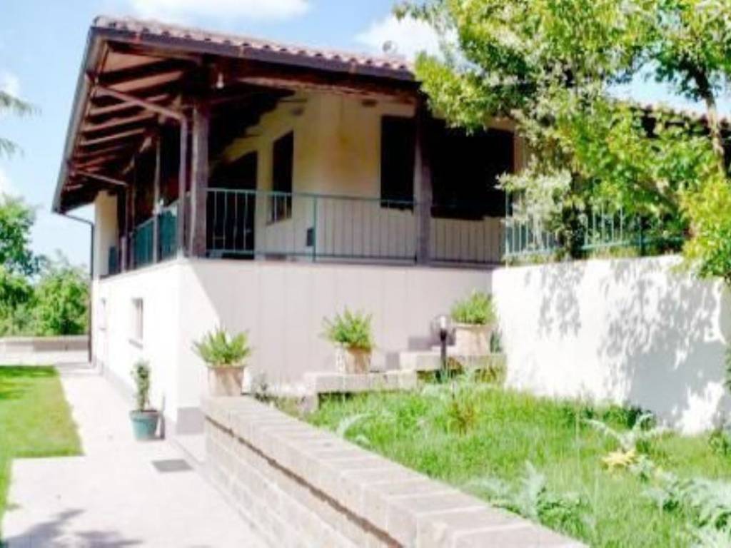 Villa a Acquapendente in Strada Della Falconiera S.N.C. Ristruttur - Foto 3
