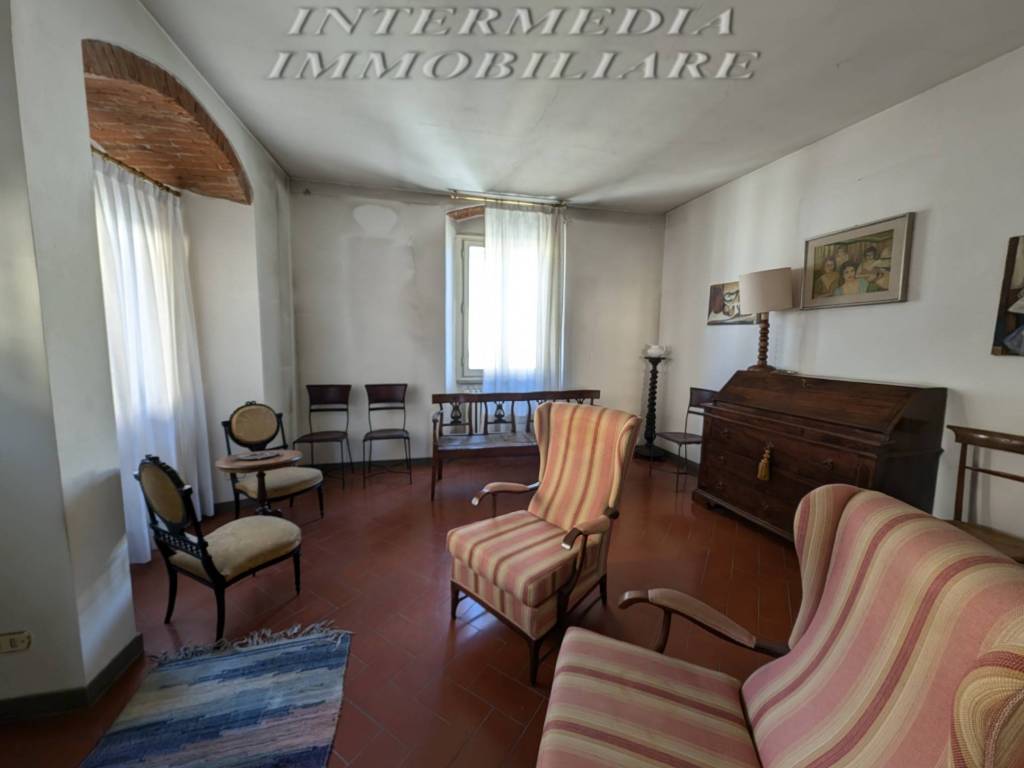 Appartamento a Montevarchi in Via Roma - Foto 2