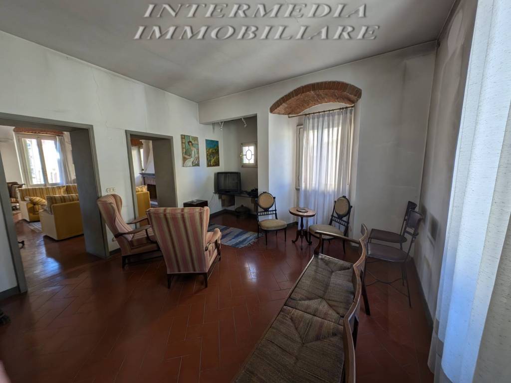 Appartamento a Montevarchi in Via Roma - Foto 3