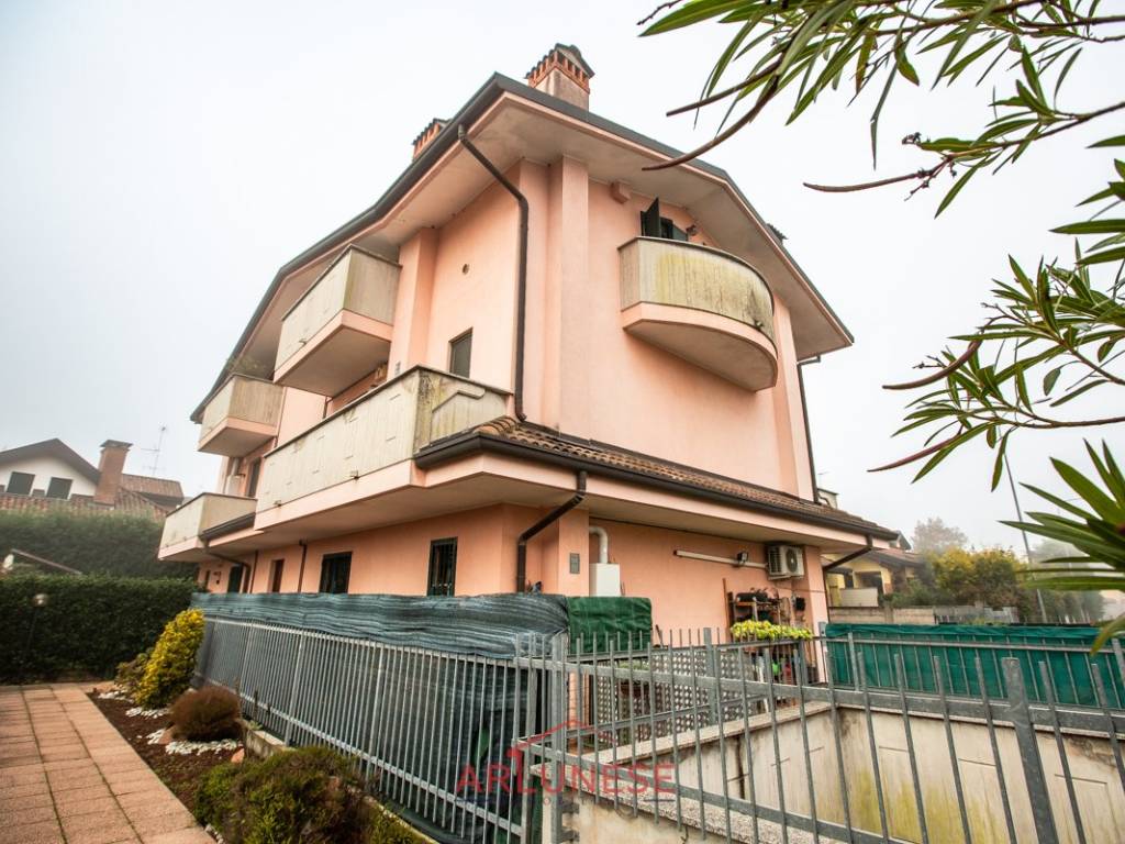 Appartamento a Parabiago in Via delle Viole, 12 - Foto 1