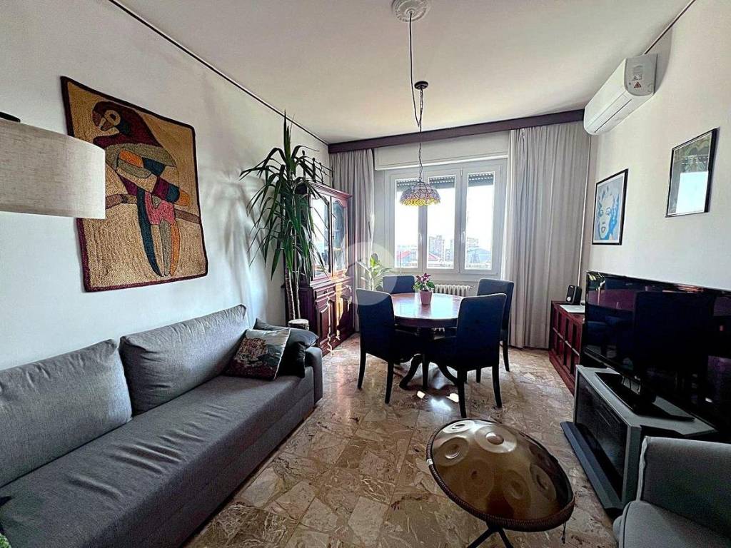 Appartamento a Milano in Piazzale Vincenzo Cuoco, 4 - Foto 1