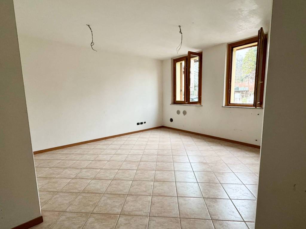 Appartamento a Tradate in Via Milite Ignoto - Foto 2