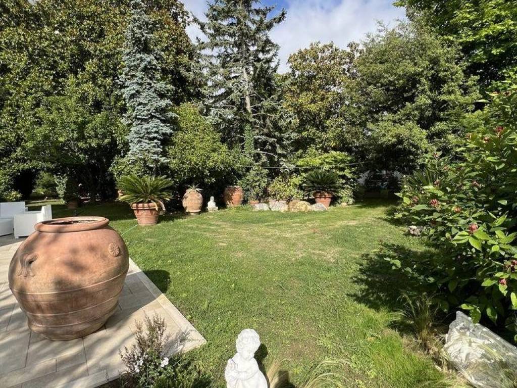 Villa a Forte dei marmi in Via Emilia - Foto 4