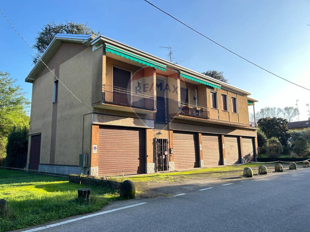 Casa indipendente a Lonate pozzolo in ALzaia Naviglio Grande, 12 - Foto 3