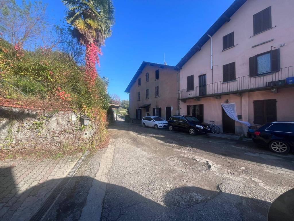 Appartamento a Besozzo in Via Antonio N. Gorini, 32 - Foto 3