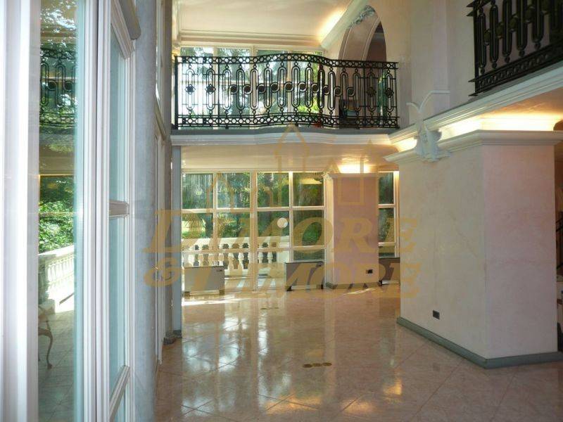 Villa a Luino in Via Ciro Menotti, 3 - Foto 3