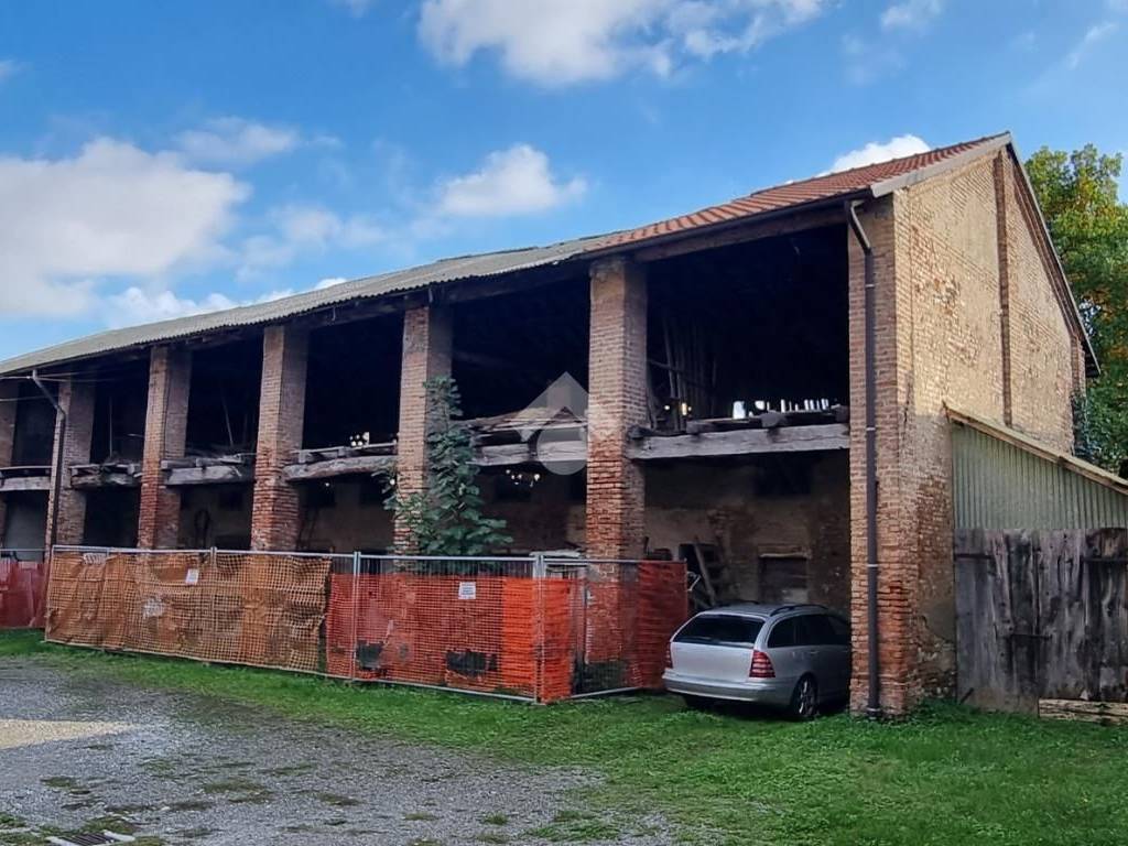 Rustico / casale a Agrate brianza in Via Camillo Benso Conte di Cavour, 10 - Foto 1