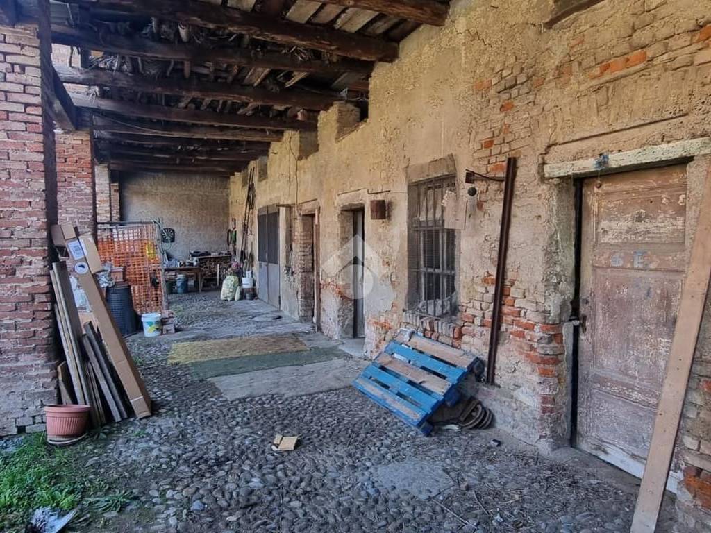 Rustico / casale a Agrate brianza in Via Camillo Benso Conte di Cavour, 10 - Foto 3