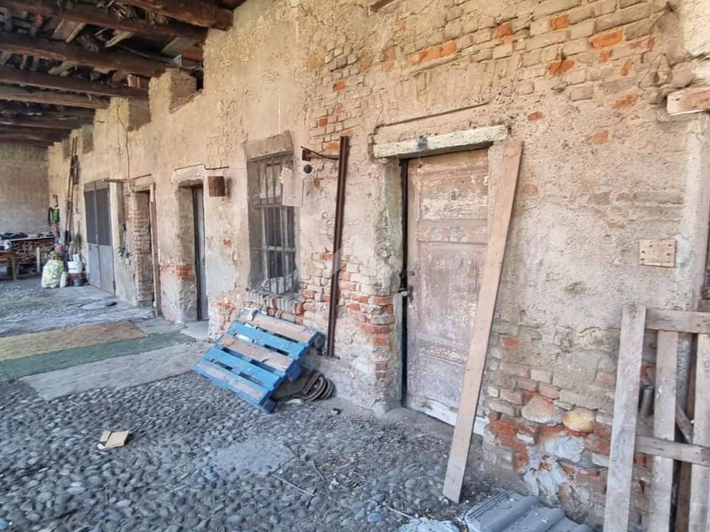 Rustico / casale a Agrate brianza in Via Camillo Benso Conte di Cavour, 10 - Foto 4