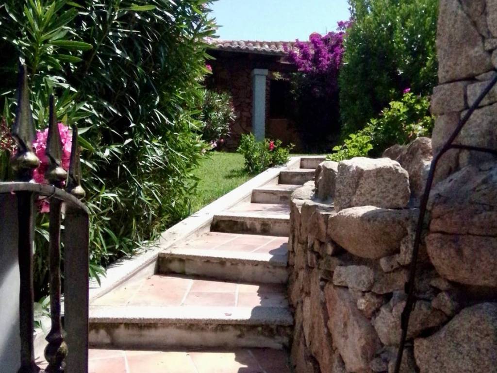 Villa a Arzachena in Via L'Unfarru - Foto 3