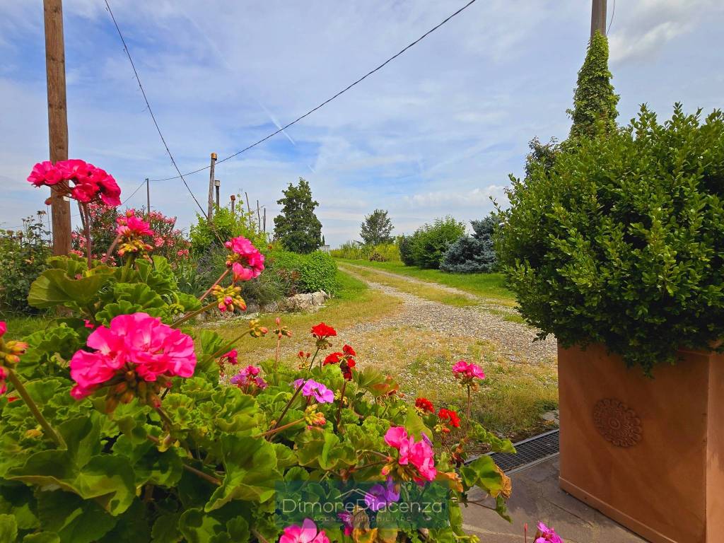 Villa a Piacenza in Strada Provinciale Padana Inferiore - Foto 2
