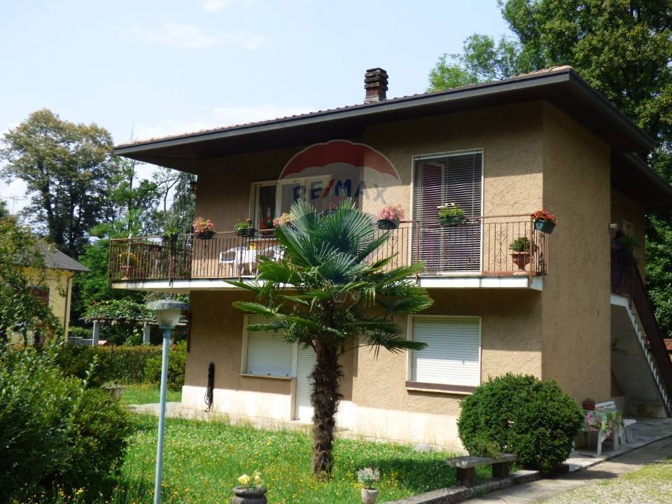 Appartamento a Luino in via dei Lori, 37 - Foto 2