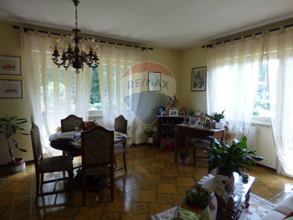 Appartamento a Luino in via dei Lori, 37 - Foto 4