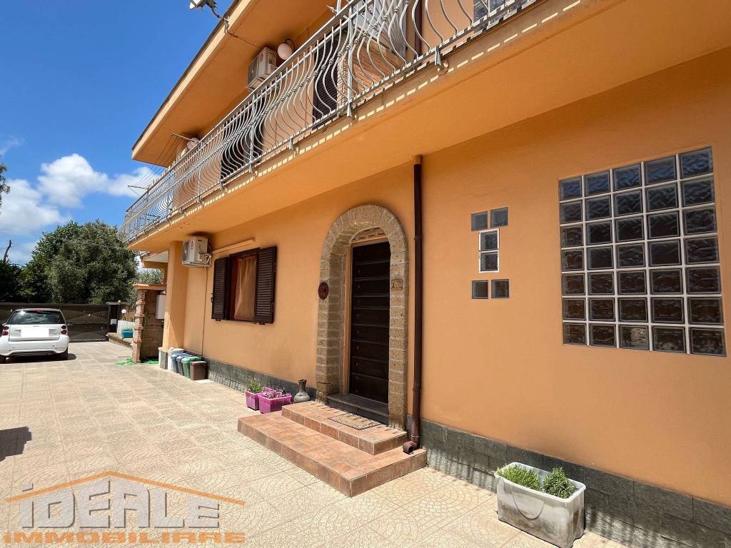 Villa a Aprilia in Via Travignolo, 18 - Foto 2