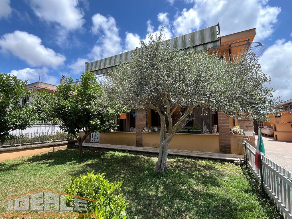 Villa a Aprilia in Via Travignolo, 18 - Foto 4