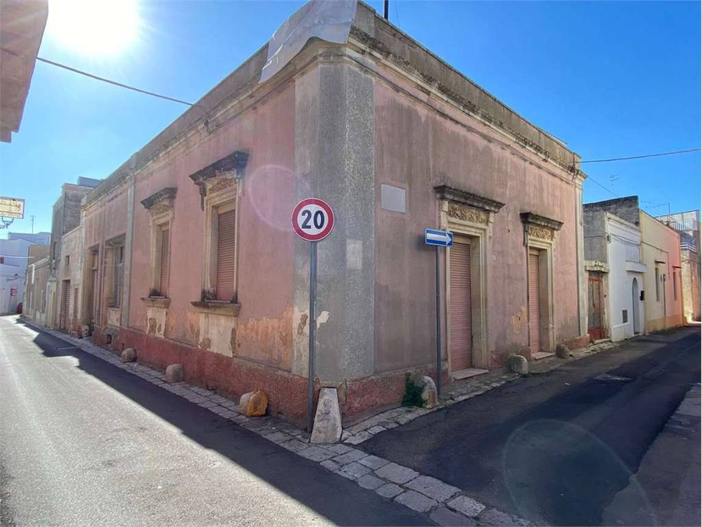 Palazzo / stabile a Casarano in CAVOUR, 25 - Foto 2