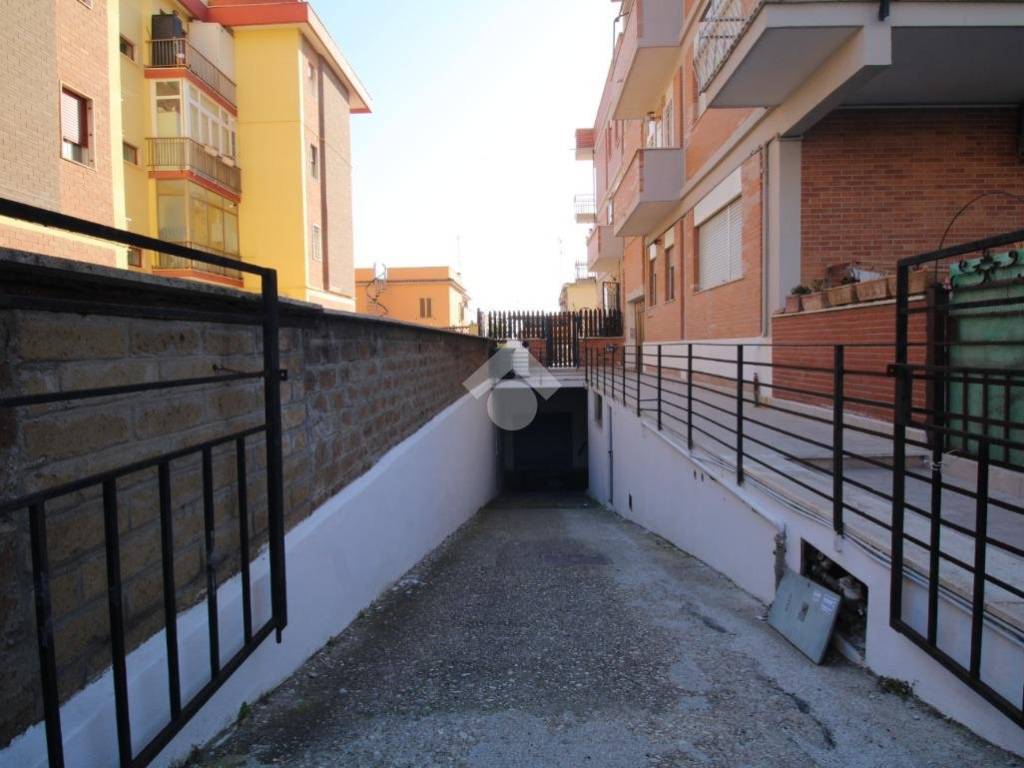 Box / garage a Pomezia in Via Olanda, 65 - Foto 2