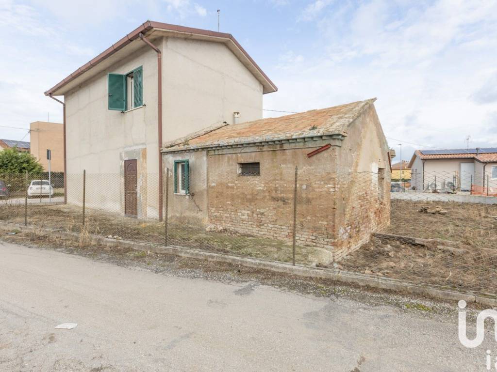 Casa indipendente a Monte san vito in Via Croce del Guerro, 18 - Foto 2