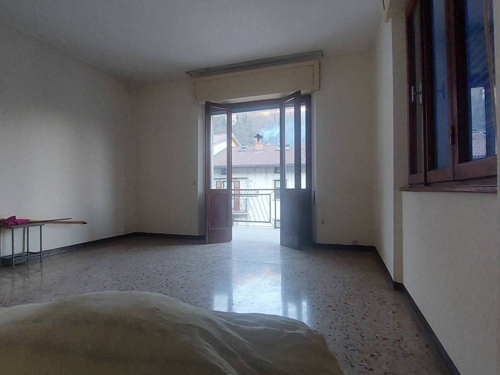 Appartamento a Val brembilla in Via Libertà, 93 - Foto 2
