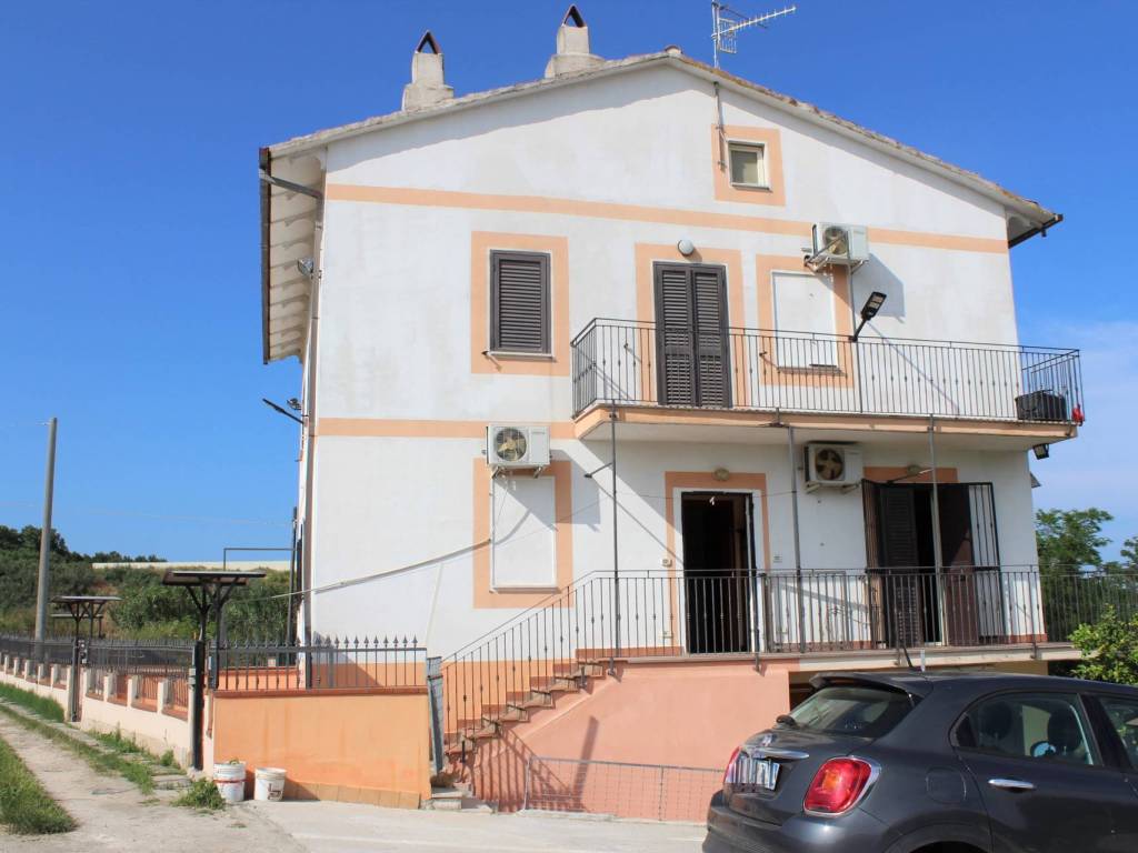 Casa indipendente a San salvo in Contrada Colle Martino - Foto 3