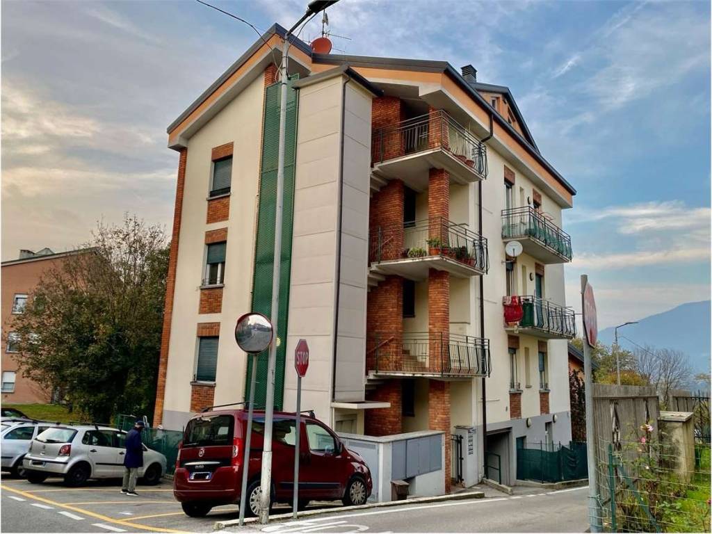 Palazzo / stabile a Costa masnaga in Via Bevera, 1 - Foto 2