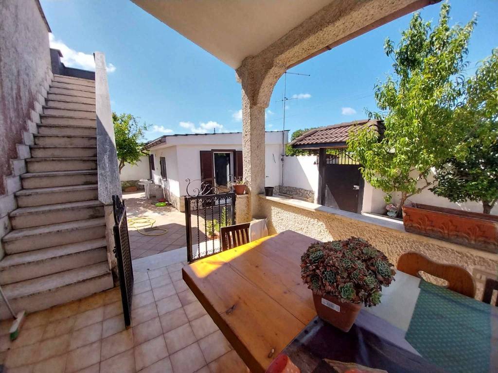 Villa a Aprilia in Via Vulcano, 7 - Foto 3