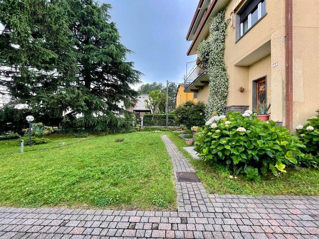 Appartamento a Gavirate in Via Damiano Chiesa, 7 - Foto 4