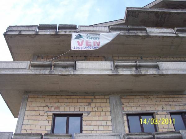 Palazzo / stabile a Colledara in Via della Pineta - Foto 2