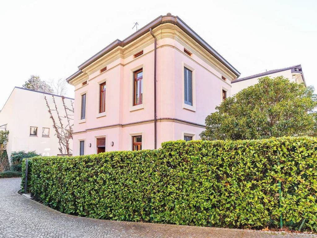 Villa a Como in Via Martino Anzi, 34 - Foto 2